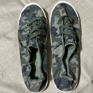Time and Tru camo slip on shoes 8.5